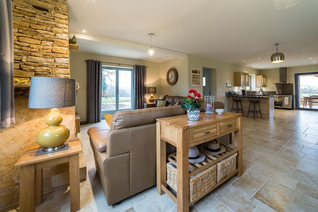 Luxury 3 Bed Home With Heated Swimming Pool Air Con And Boules Pitch Salignac-Eyvigues Luaran gambar