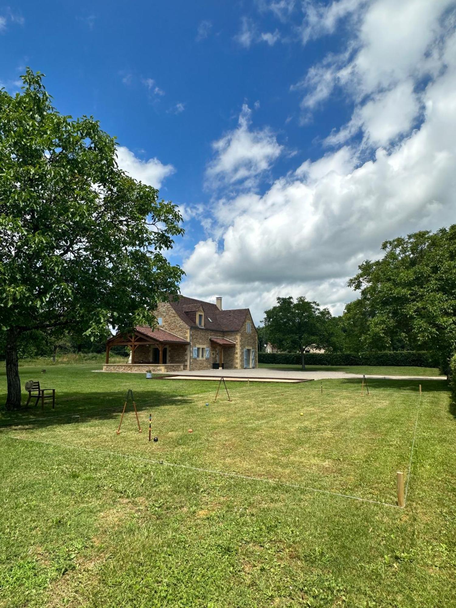 Luxury 3 Bed Home With Heated Swimming Pool Air Con And Boules Pitch Salignac-Eyvigues Luaran gambar