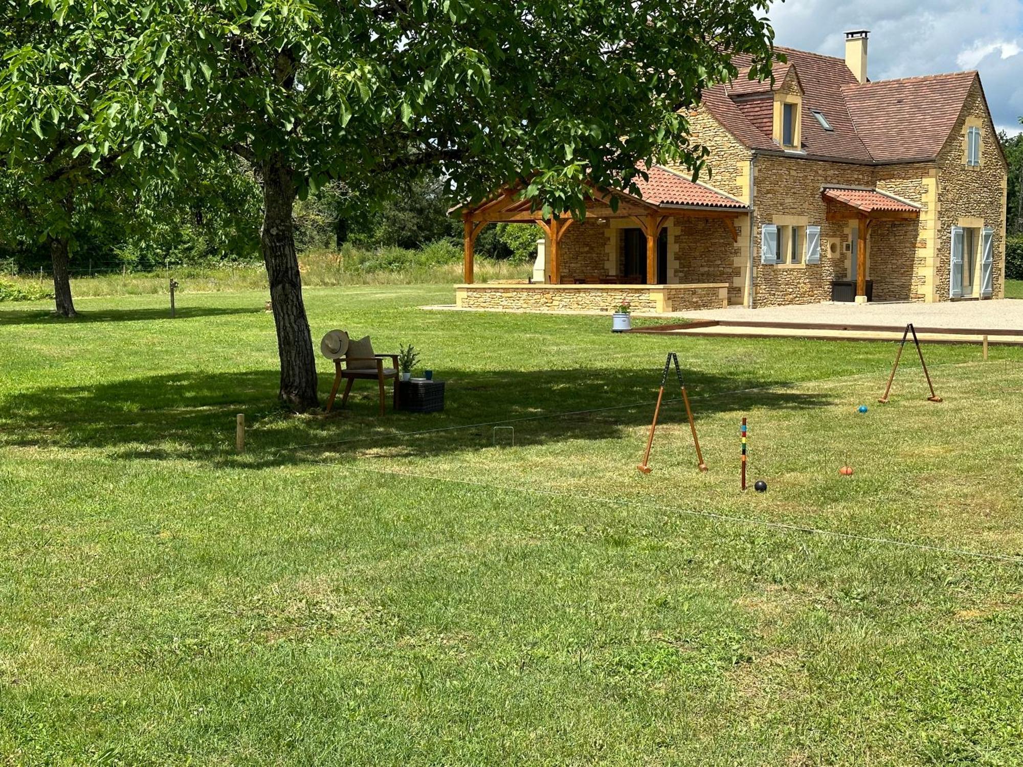 Luxury 3 Bed Home With Heated Swimming Pool Air Con And Boules Pitch Salignac-Eyvigues Luaran gambar